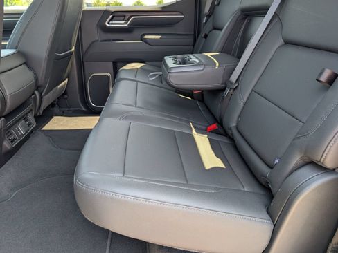 Used 2026 GMC Sierra 1500 SLT RWD image 9
