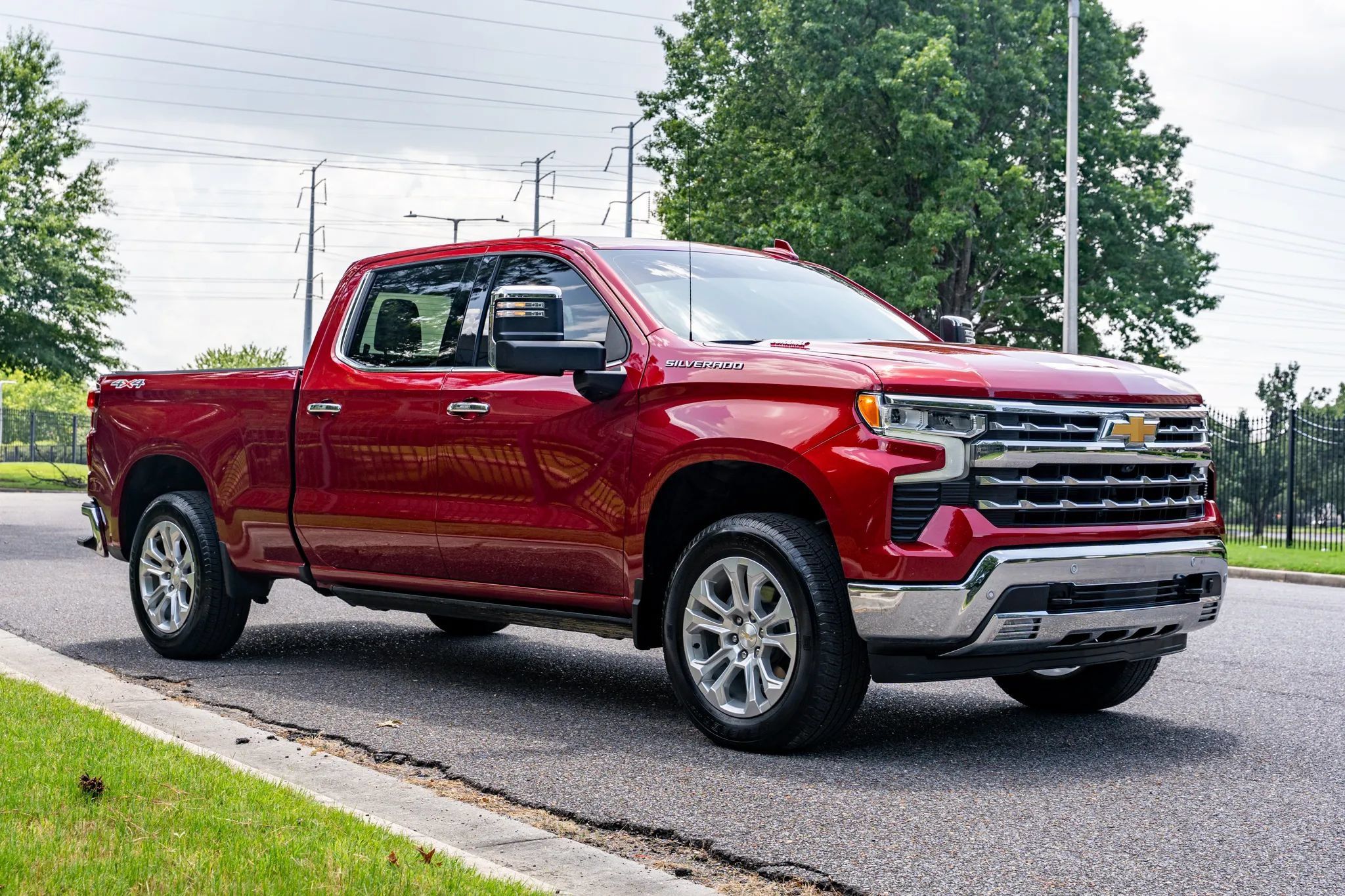 Used 2024 Chevrolet Silverado 1500 LTZ AWD/4WD image 4