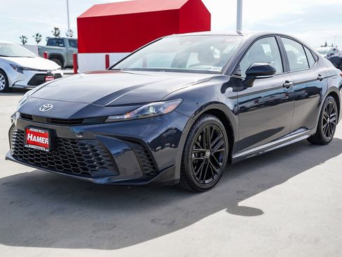 Certified 2025 Toyota Camry SE image 3