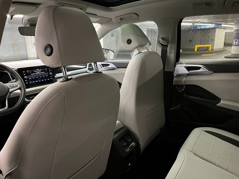 New 2025 Volkswagen Taos SE image 21