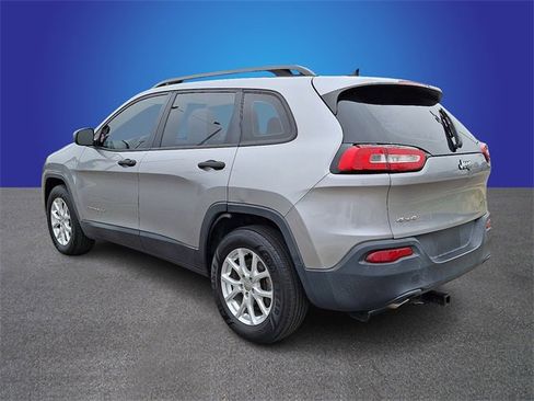 Used 2016 Jeep Cherokee Sport image 6
