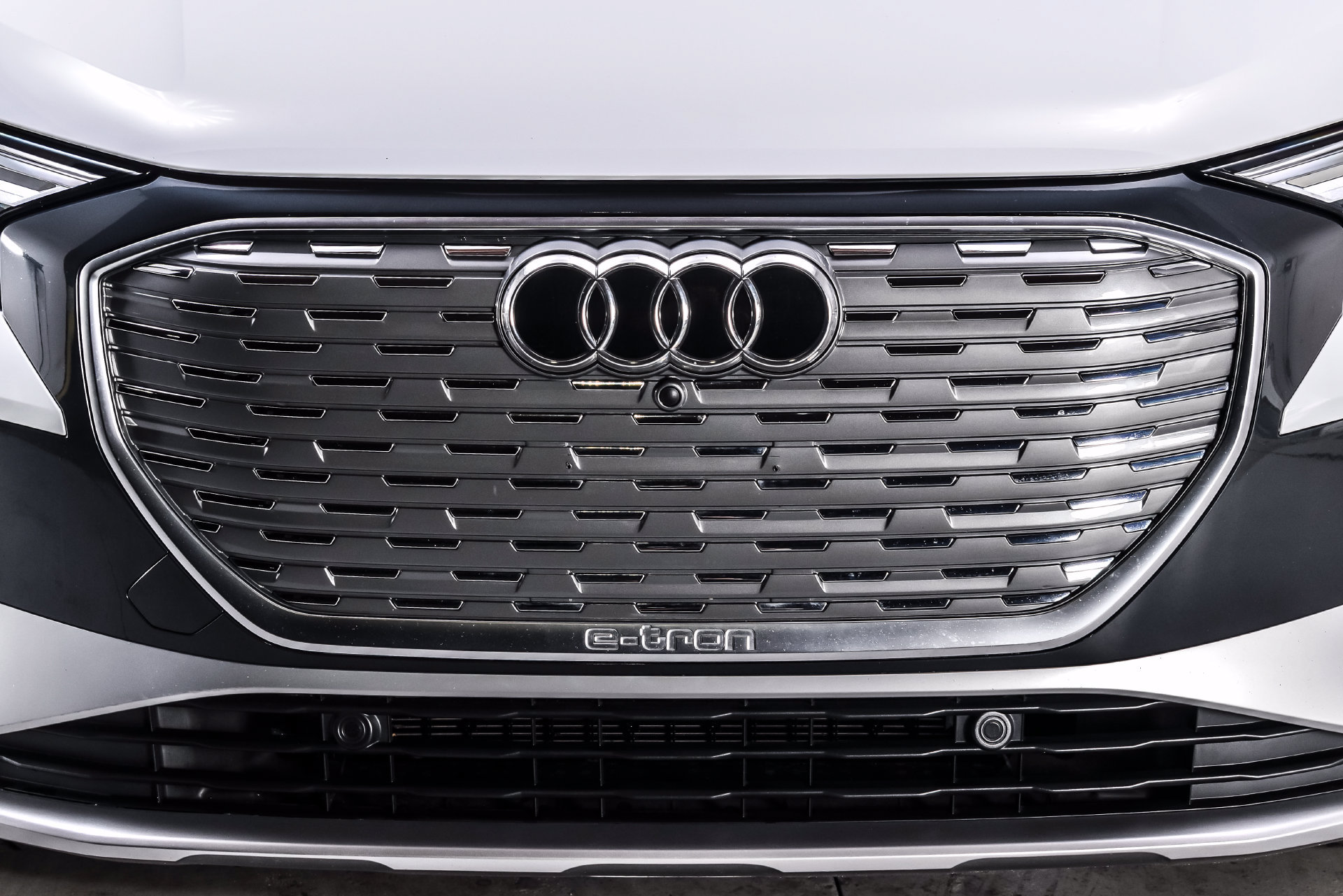 Used 2024 Audi Q4 e-tron Premium Plus AWD/4WD image 4