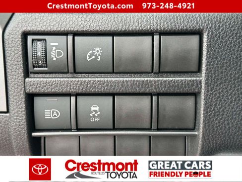 Certified 2025 Toyota Tacoma SR5 AWD/4WD image 16