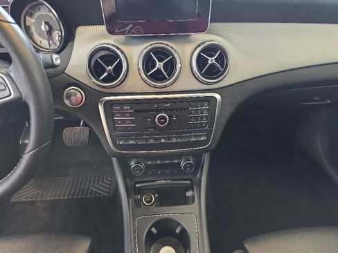 Used 2017 Mercedes-Benz GLA 250 4MATIC image 23
