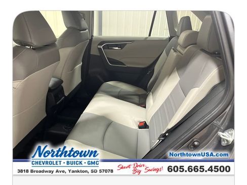Used 2022 Toyota RAV4 XLE Premium AWD/4WD image 24