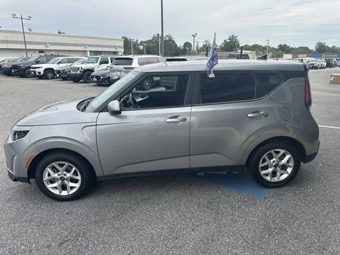 Used 2023 Kia Soul LX w/ Option Group 015 image 8