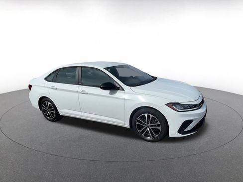 Used 2025 Volkswagen Jetta Sport image 2