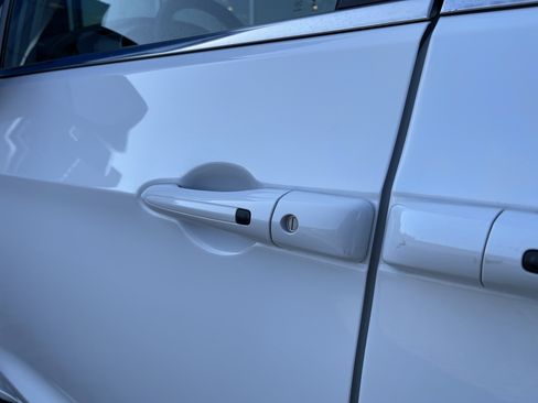 Used 2024 Chrysler Pacifica Touring-L image 12