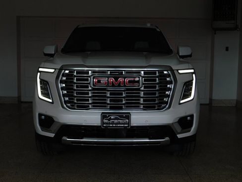 Used 2025 GMC Yukon XL Denali w/ Denali Reserve Package AWD/4WD image 16