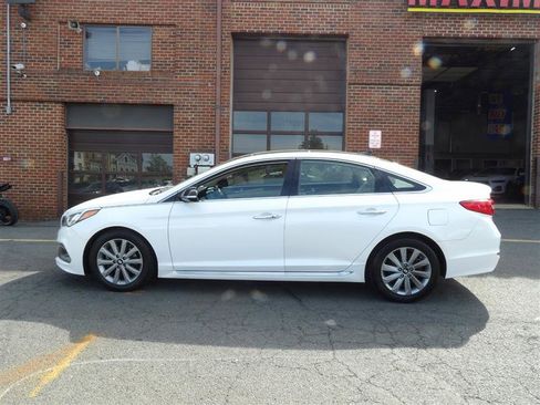 Used 2016 Hyundai Sonata Limited w/ Option Group 04 FWD image 2