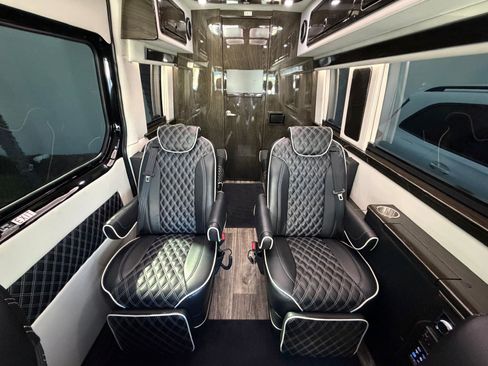 Used 2020 Mercedes-Benz Sprinter 2500 image 51