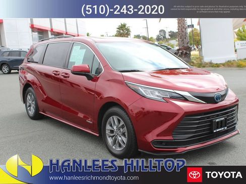 Used 2021 Toyota Sienna LE w/ LE Plus Package FWD image 5