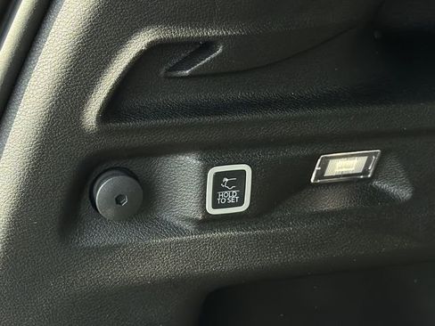 Used 2025 Jeep Grand Cherokee L Laredo image 43