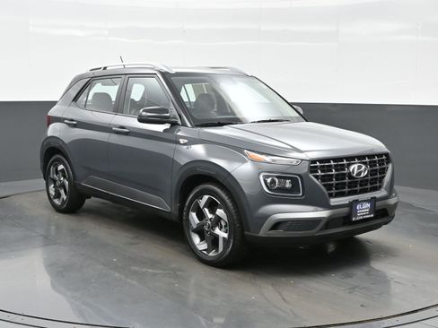 Certified 2025 Hyundai Venue Limited image 8