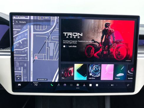 Used 2022 Tesla Model X Plaid image 8