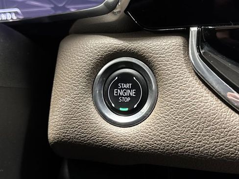 Used 2024 GMC Canyon Denali image 23