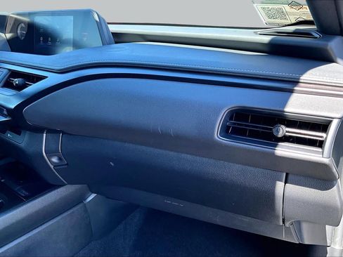 Used 2022 Lexus UX 200 w/ Accessory Package (Z1) FWD image 17