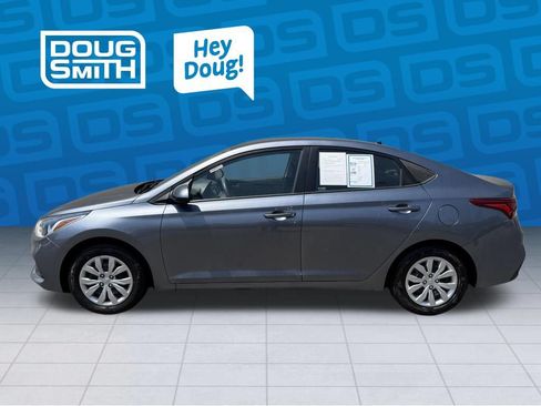 Used 2019 Hyundai Accent SE FWD image 2