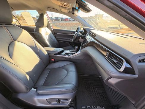 Used 2020 Toyota Camry XLE image 34