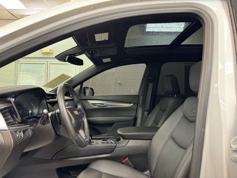 Used 2024 Cadillac XT6 Luxury w/ LPO, Floor Liner Package FWD image 14