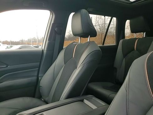 Used 2025 Toyota Grand Highlander MAX Platinum image 33