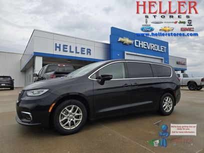 Used 2023 Chrysler Pacifica Touring-L