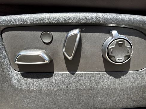 Used 2022 Cadillac Escalade ESV Sport Platinum image 12