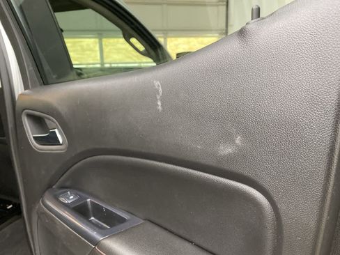 Used 2017 GMC Canyon SLE w/ All Terrain Package image 29