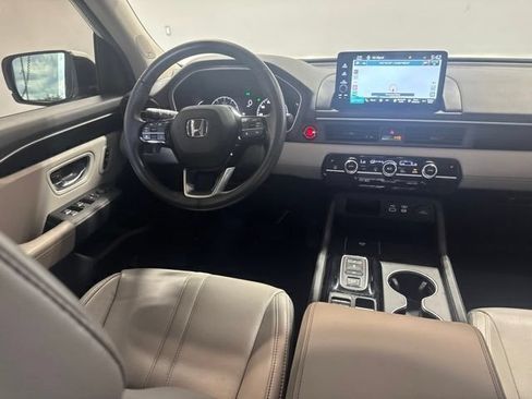 Used 2025 Honda Pilot Touring image 18