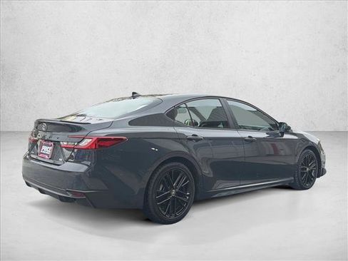 Used 2025 Toyota Camry SE image 5