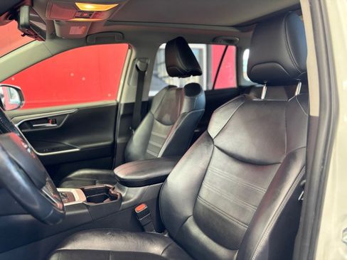 Used 2019 Toyota RAV4 Limited w/ Advanced Technology Package AWD/4WD image 8