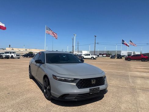 Used 2023 Honda Accord Sport image 2