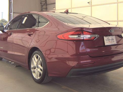Used 2019 Ford Fusion SE FWD image 5