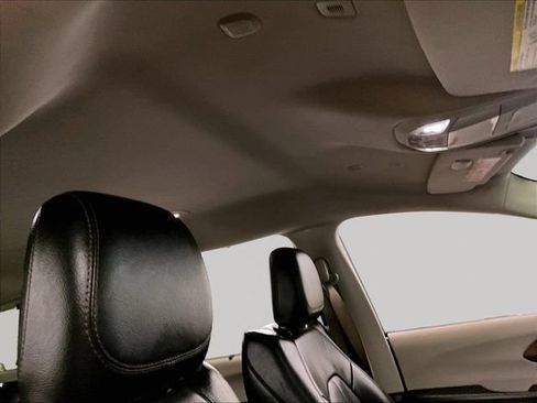 Used 2018 Chrysler Pacifica Touring-L FWD image 22