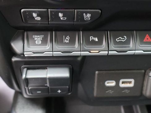 Certified 2022 GMC Sierra 3500 Denali AWD/4WD image 35