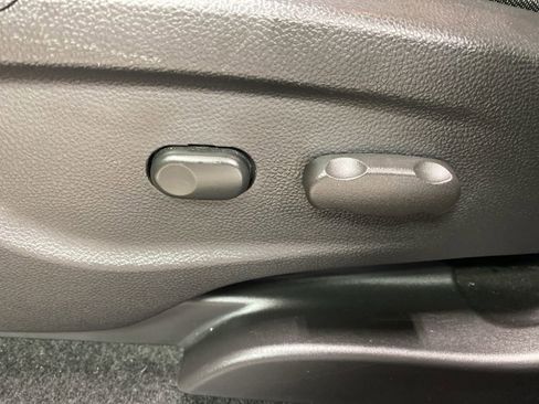 Used 2021 Buick Encore Preferred AWD/4WD image 28