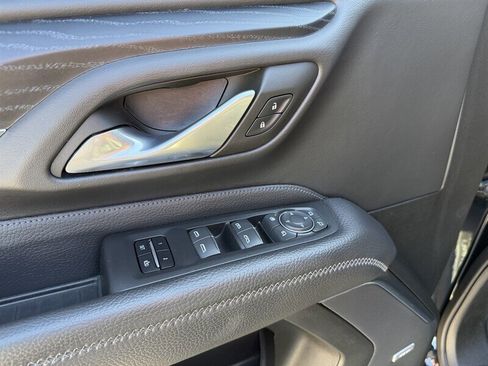 Used 2023 GMC Yukon XL Denali image 15