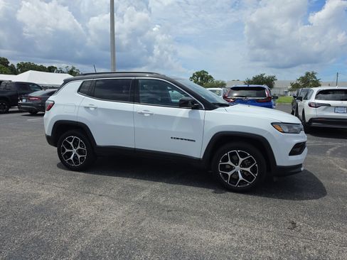 Used 2024 Jeep Compass Limited AWD/4WD image 2