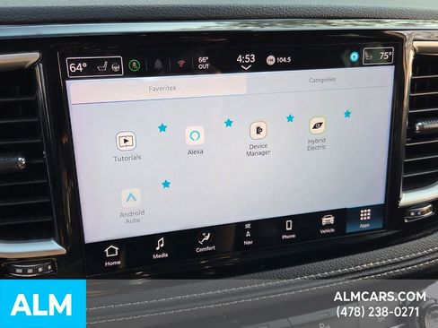 Used 2024 Chrysler Pacifica Select image 17