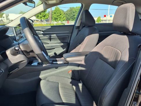 Used 2025 Nissan Altima 2.5 SV FWD image 14