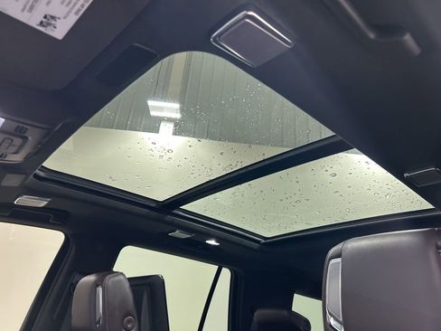 Used 2021 Cadillac Escalade Sport Platinum w/ LPO, ONYX Package image 28