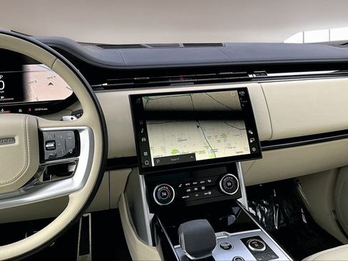 Certified 2023 Land Rover Range Rover SE image 9