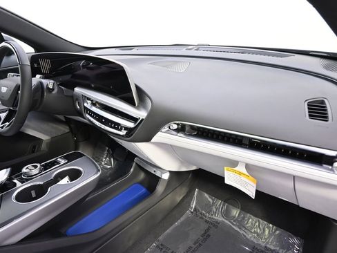 New 2025 Cadillac Lyriq Luxury image 15