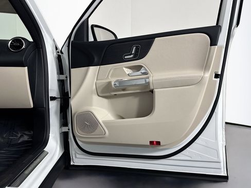 New 2026 Mercedes-Benz GLB 250 image 23