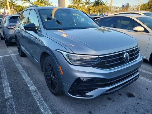 Used 2022 Volkswagen Tiguan SE R-Line image 4