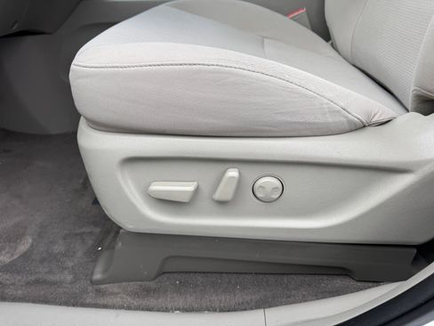 Used 2019 Kia Sedona LX image 17
