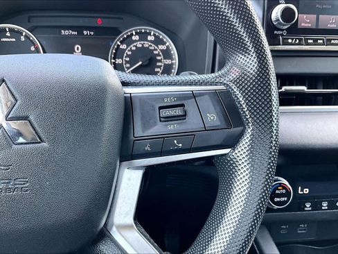 Used 2022 Mitsubishi Outlander ES FWD image 25