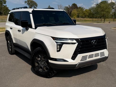 Used 2024 Lexus GX 550 AWD/4WD image 1