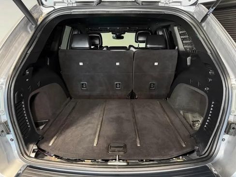 Used 2019 Jeep Grand Cherokee Limited AWD/4WD image 14