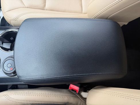 Used 2017 Ford Explorer Limited image 18